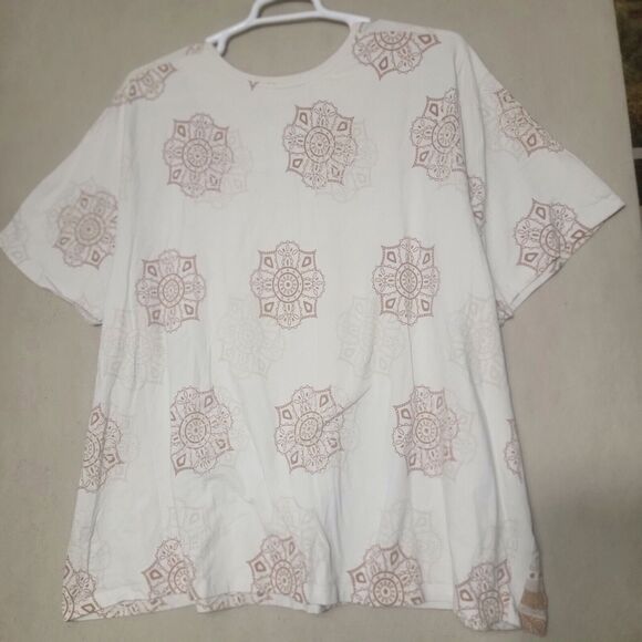Liz & Me Shirt Womens Plus Size 4X Cream Mandala Flower Pattern Soft Casual Chic - Picture 2 of 8